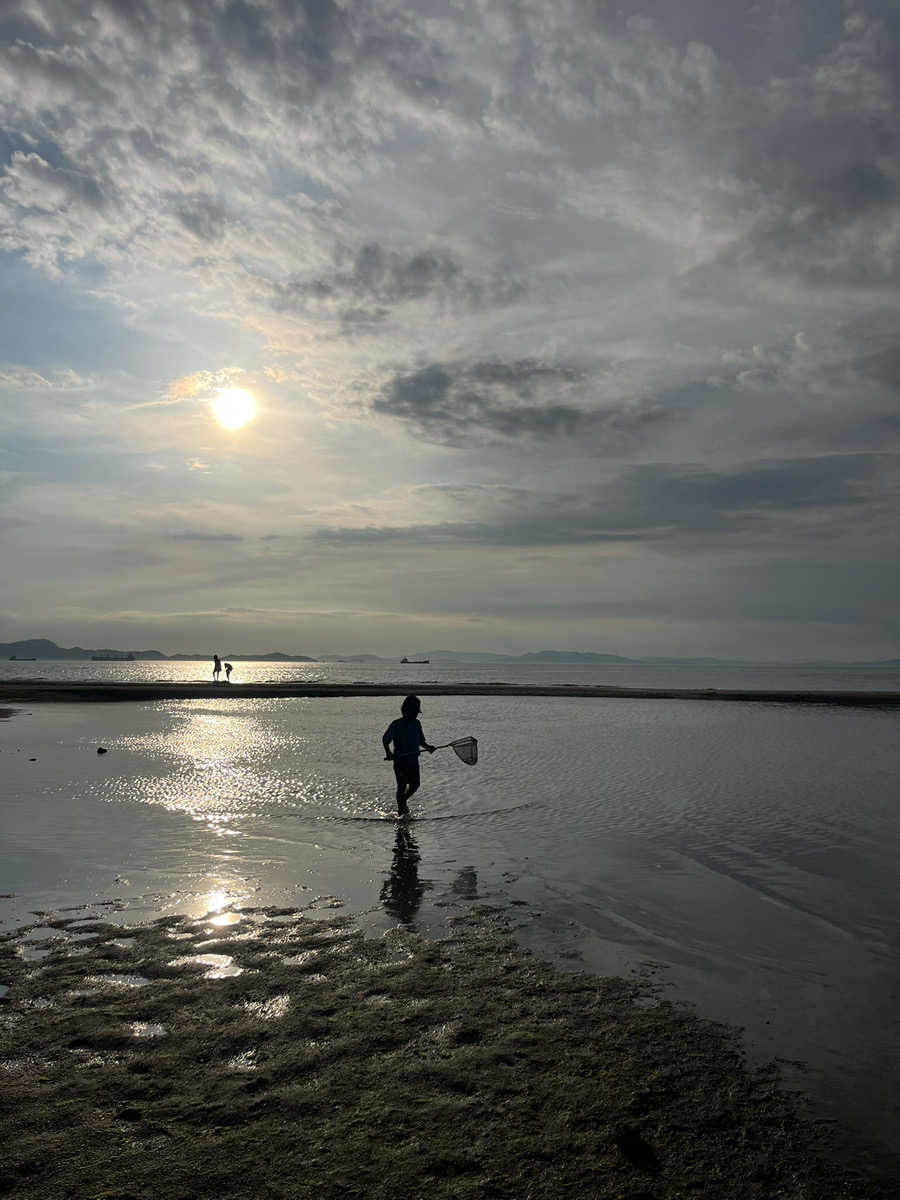 夏休み、夕方の海
